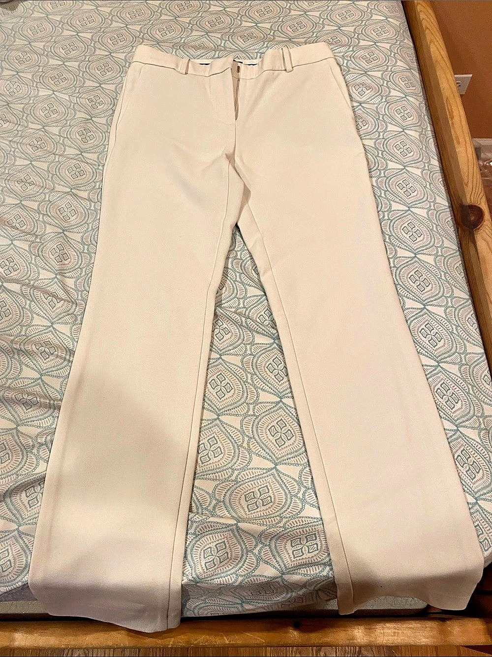 Ann Taylor Straight Leg Trousers in Cream Size 0